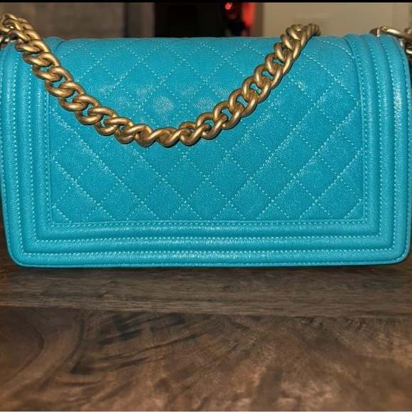 CHANEL Blue Quilted boy bag with Gold Chain - Picture 2 of 8